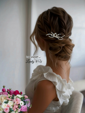 Set mireasă LIVIA - diademă, colier și cercei cu zirconiu cubic, Set bijuterii mireasă LIVIA - accesorii elegante placate cu aur, Diademă mireasă LIVIA - accesoriu regal cu pietre de zirconiu, Colier mireasă LIVIA - bijuterie delicată cu cristale și zirconiu, Cercei lungi mireasă LIVIA - eleganță și rafinament pentru evenimente speciale, Set LIVIA - bijuterii premium pentru mireasă, nașă sau soacră, Bijuterii mireasă set LIVIA - strălucire și eleganță pentru ziua nunții, Set mireasă LIVIA - accesorii handmade de lux pentru nuntă, Set bijuterii nuntă LIVIA - detalii fine pentru un look sofisticat, Accesorii mireasă LIVIA - diademă, cercei și colier pentru o apariție memorabilă, [5]