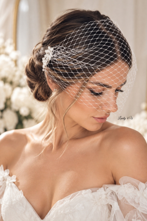 VOALETE - ÉLISE, voaletă mireasă birdcage handmade cu perle, 2 piepteni decorați și dimensiuni personalizabile. Creată manual în România de LOVELY 4 U.