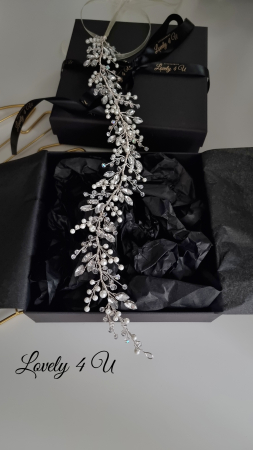 diadema mireasă, coroniță mireasă, accesoriu păr mireasă, diadema handmade, coroniță cu perle, accesoriu elegant mireasă, bijuterii mireasă, diademă placată cu argint, accesorii păr nuntă, diademă delicată, coroniță finuță mireasă, diadema sofisticată, accesoriu boho mireasă, diademă cu pietricele, diademă pentru coc, accesoriu păr elegant, coroniță de lux mireasă, bijuterii nuntă, diademă cu flori, accesoriu păr placat cu argint, coroniță rafinată, accesoriu păr delicat, accesorii Lovely 4 U, accesoriu păr evenimente speciale, bijuterii deosebite mireasă, diademă pentru coafuri romantice, accesoriu păr premium, diademă cu cristale și perle, accesoriu handmade, coroniță pentru bucle lejere, accesoriu păr mireasă elegant, bijuterii placate cu argint, accesoriu mireasă regal, diademă pentru voal mireasă, coroniță sofisticată pentru nuntă, accesoriu păr rafinat. [11]
