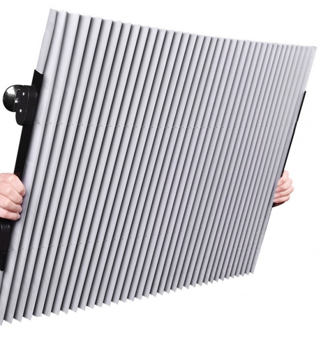 Parasolar auto retractabil, reflectorizant, usor de instalat, 4 ventuze puternice, 150 x 70 cm - CarGuard [2]