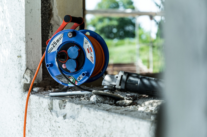 Prelungitor Exterior Brennenstuhl Garant cu tambur , 3 prize, AT-N07V3V3-F 3G1,5, 25m, IP44 [7]