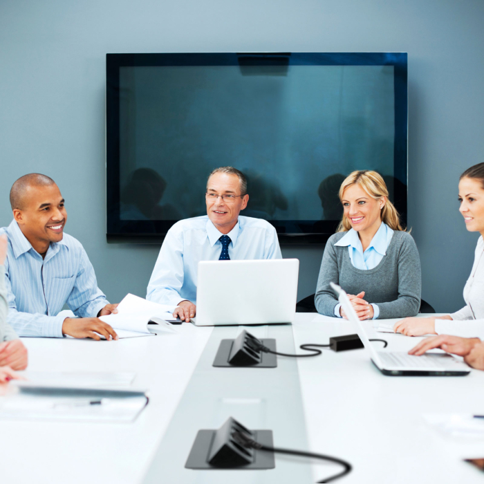 Prelungitor încastrat – 4 prize – tip „flip-up” – negru mat [5]