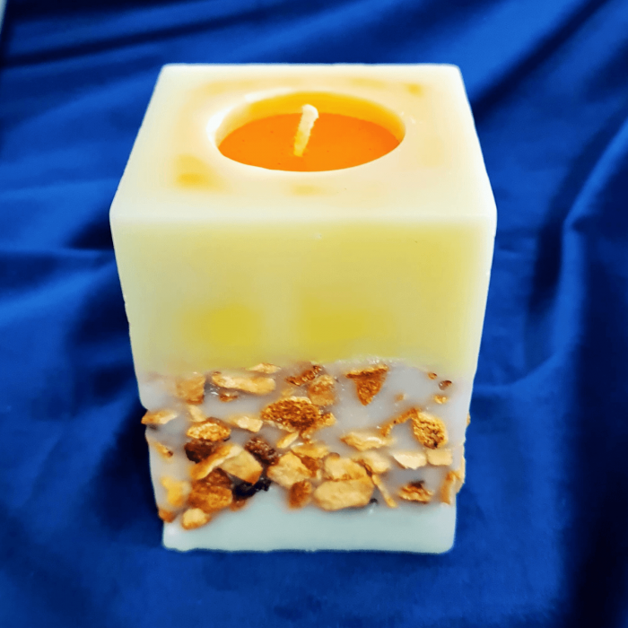 Lumânarea Artizanală Pătrată cu Coajă de Portocală [4]