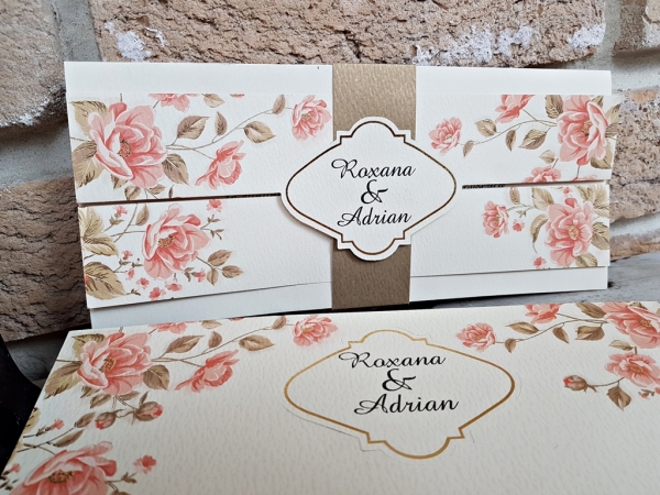 Invitatie de botez crem / bej cu flori roz si inel de hartie - cod 2706 [3]