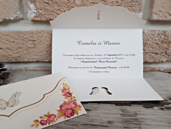 Invitatie de botez eleganta crem / bej de tip plic cu flori si fluturi - cod 2720 [2]