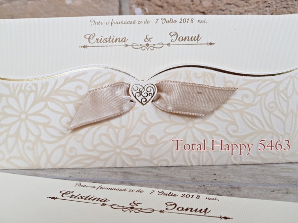Invitatie de botez delicata alba model floral roz si funda - cod 5463 [2]