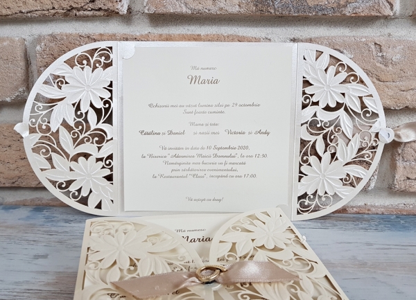 Invitatie de botez eleganta crem / bej cu model de dantela si funda - cod 2735 [3]