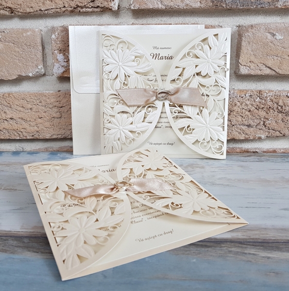 Invitatie de botez eleganta crem / bej cu model de dantela si funda - cod 2735 [2]