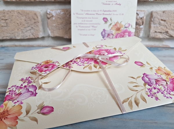 Invitatie de botez delicata crem / bej cu flori multicolore si funda - cod 5565 [5]