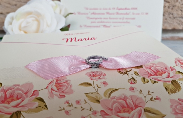 Invitatie de botez delicata crem / bej cu flori roz si funda - cod 5558 [4]