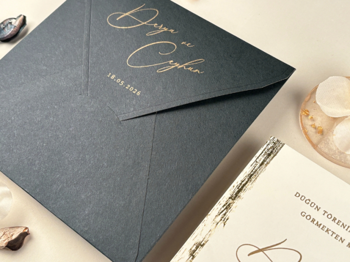 Invitatie de nunta de lux ivory cu margini aurii si plic negru - cod 96945 [3]