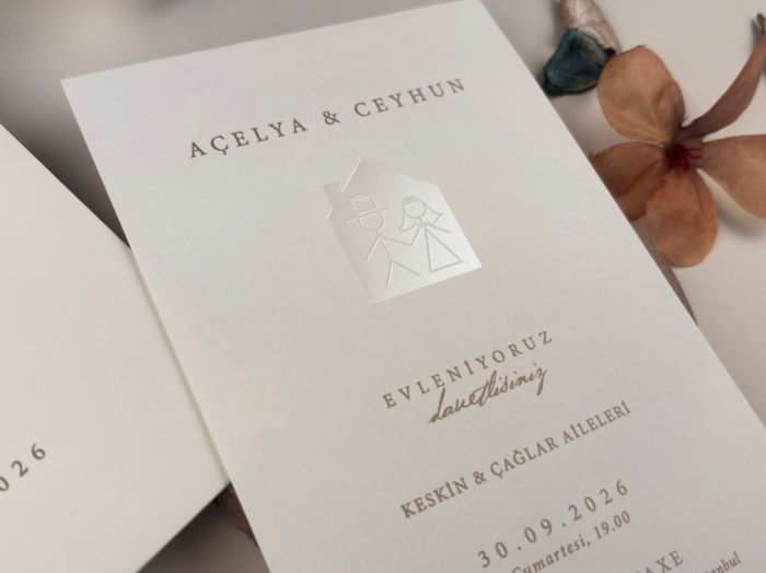 Invitatie de nunta eleganta alba cu argintiu si model de miri in relief - cod 13327 [4]