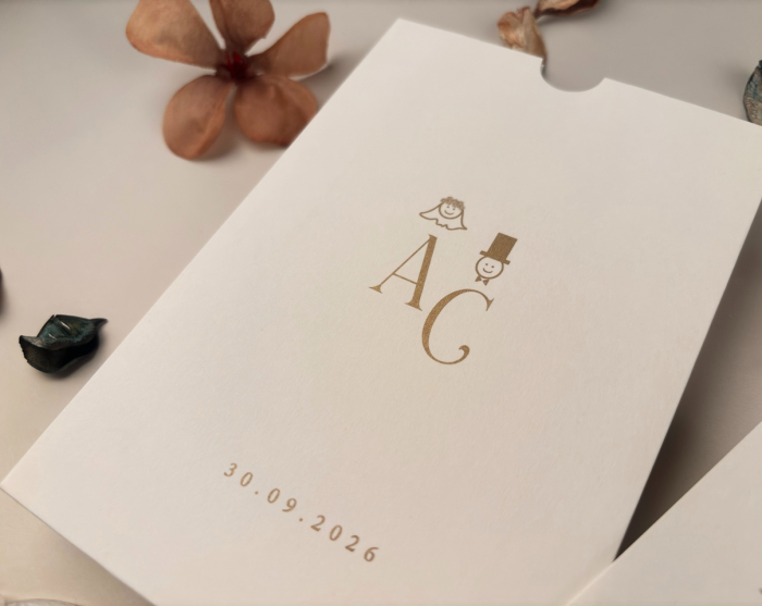 Invitatie de nunta eleganta alba cu argintiu si model de miri in relief - cod 13327 [3]