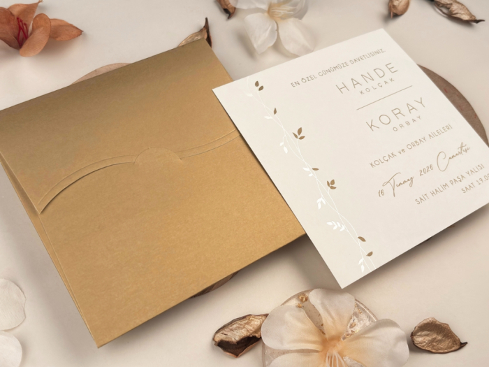Invitatie de nunta eleganta alba cu frunze si plic auriu - cod 13311 [2]