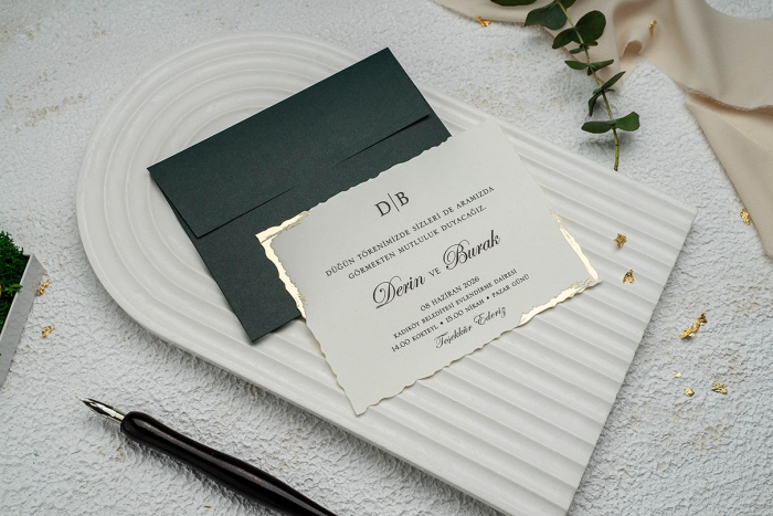 Invitatie de nunta eleganta crem / bej cu auriu si plic verde - cod 9319 [2]