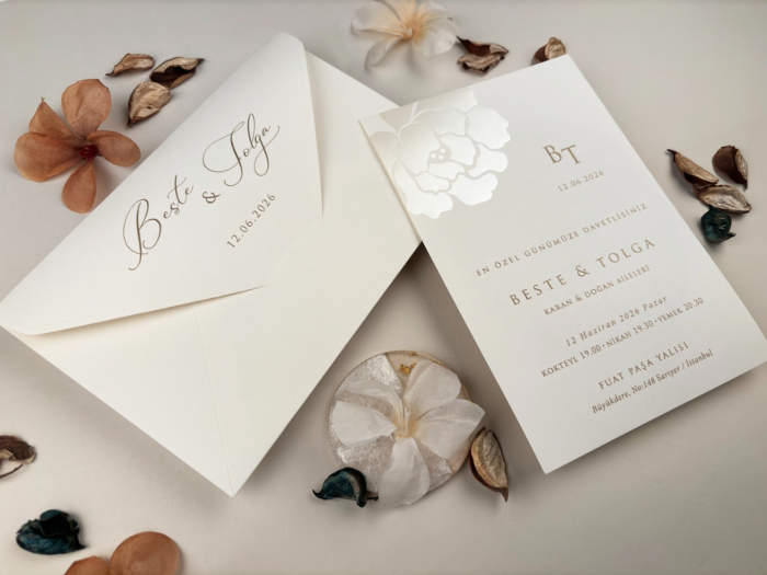 Invitatie de nunta eleganta ivory cu model floral sidefat - cod 13318 [3]