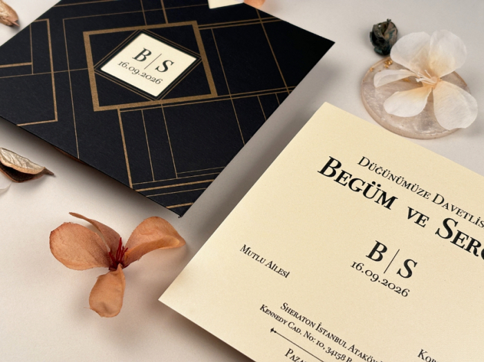 Invitatie de nunta eleganta ivory cu plic negru si auriu - cod 85851 [2]