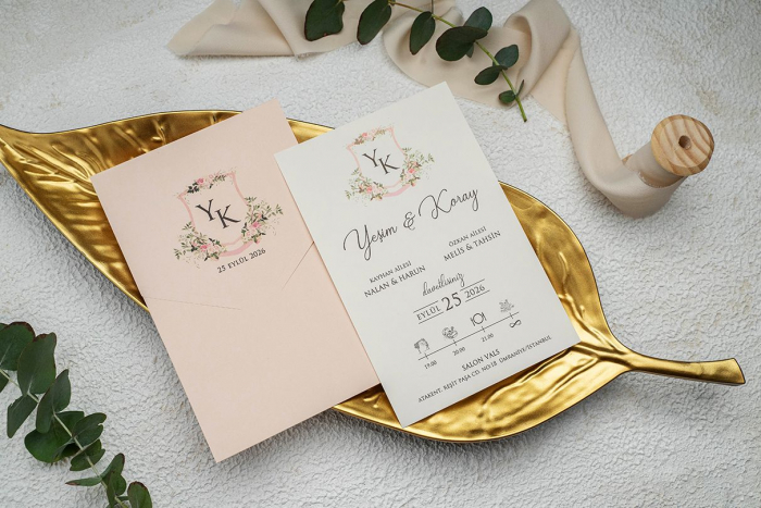 Invitatie de nunta florala alba cu plic roz - cod 9324 [2]