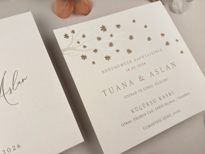 Invitatie de nunta ivory cu maro si model sidefat de frunze - cod 13333 [3]