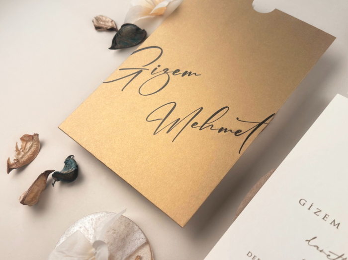 Invitatie de nunta ivory cu plic auriu si floare - cod 13331 [2]