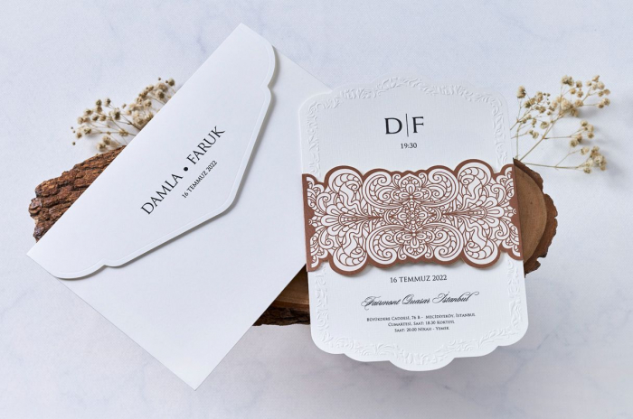 Invitatie de nunta eleganta alba cu inel maro de hartie - cod 1133 [2]