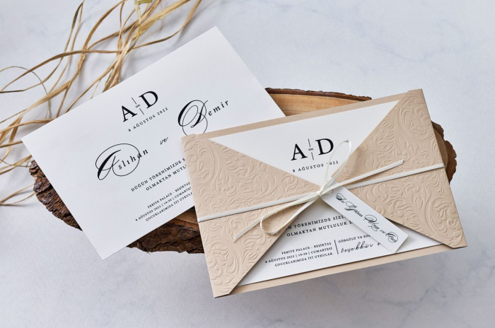 Invitatie de nunta eleganta crem / bej cu funda si model in relief - cod 1151 [2]