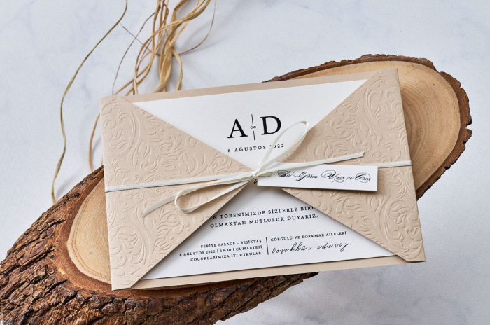Invitatie de nunta eleganta crem / bej cu funda si model in relief - cod 1151 [1]