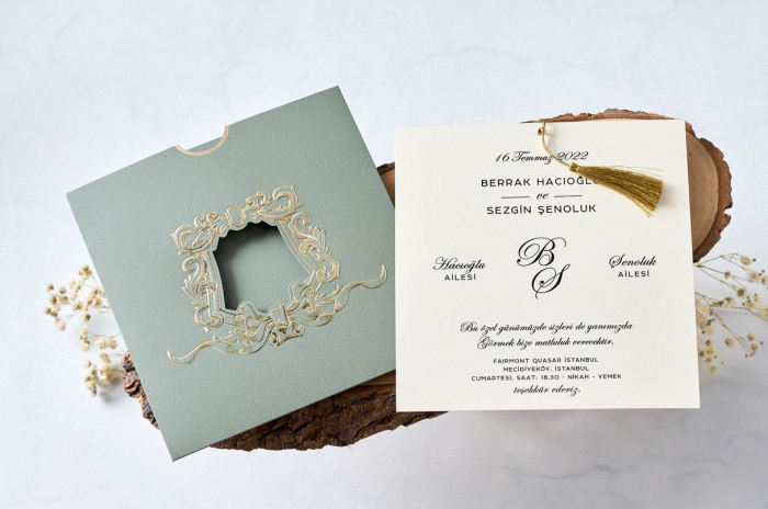 Invitatie de nunta baroc verde cu decupaj auriu si snur - cod 1182 [3]