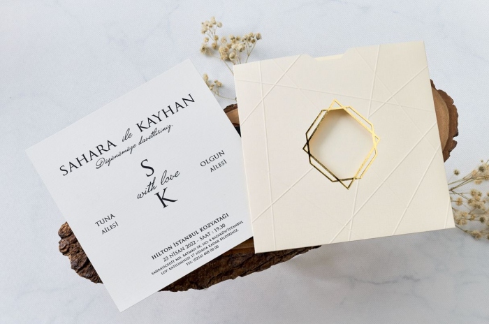 Invitatie de nunta delicata crem / bej cu decupaj auriu cod - 1183 [2]