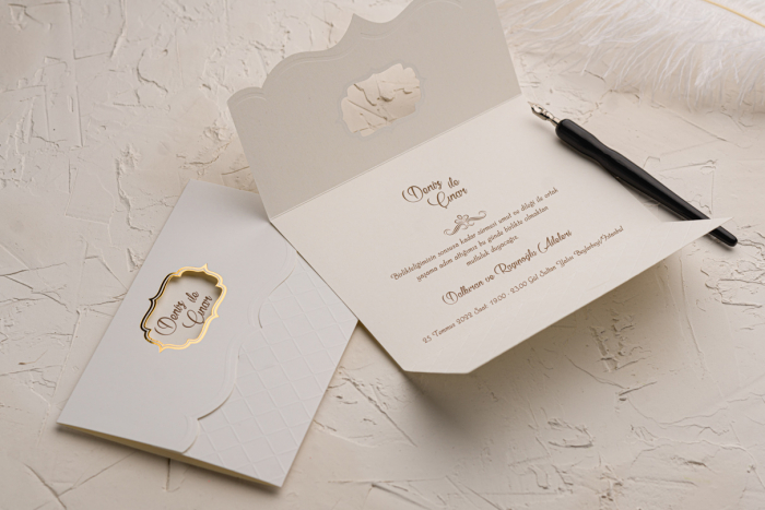 Invitatie de nunta eleganta alba cu decupaj auriu - cod 9106 [1]