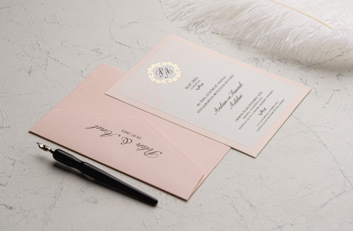 Invitatie de nunta eleganta roz cu model auriu - cod 9135 [2]