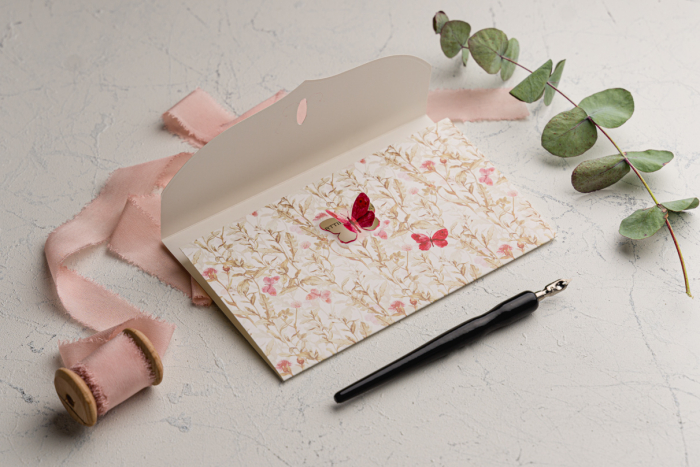 Invitatie de nunta delicata roz cu frunze si fluturi - cod 9107 [3]