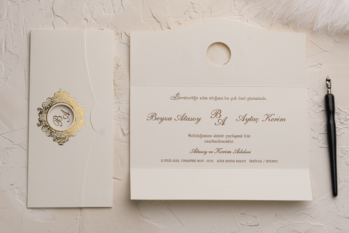 Invitatie de nunta eleganta crem / bej cu decupaj auriu - cod 9111 [2]