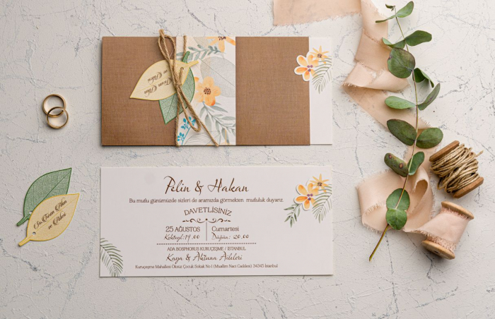 Invitatie de nunta florala crem / bej cu maro si snur - cod 9121 [1]