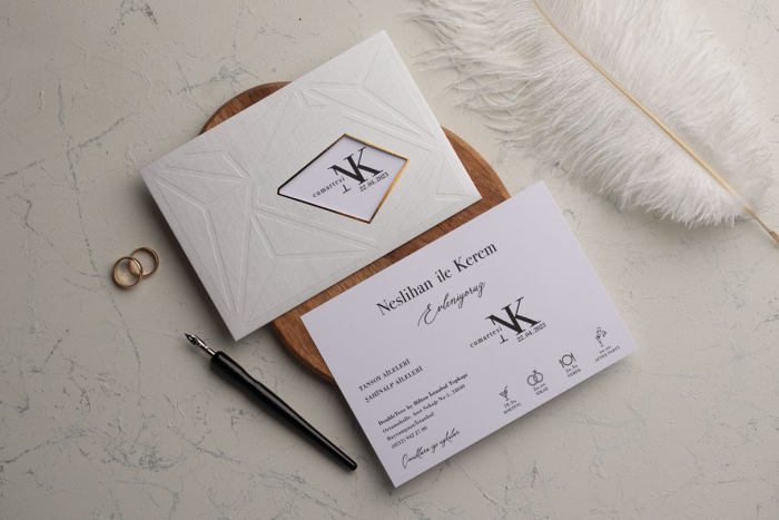 Invitatie de nunta eleganta alba cu decupaj auriu - cod 9136 [3]