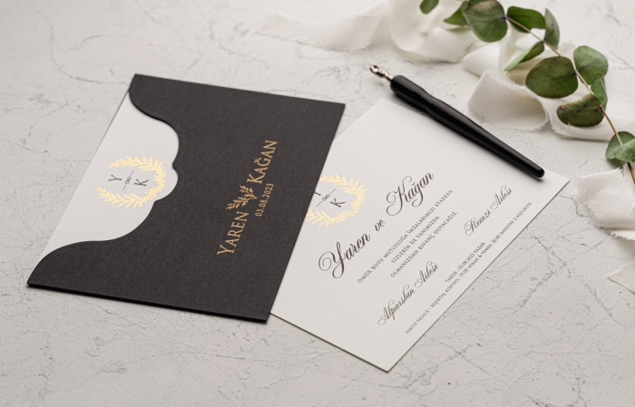 Invitatie de nunta eleganta alb cu negru si model auriu - cod 9143 [2]