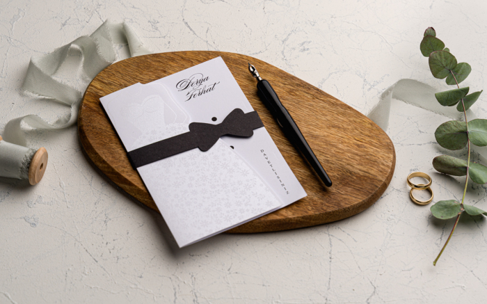 Invitatie de nunta eleganta mire si mireasa cu inel de hartie - cod 9153 [2]