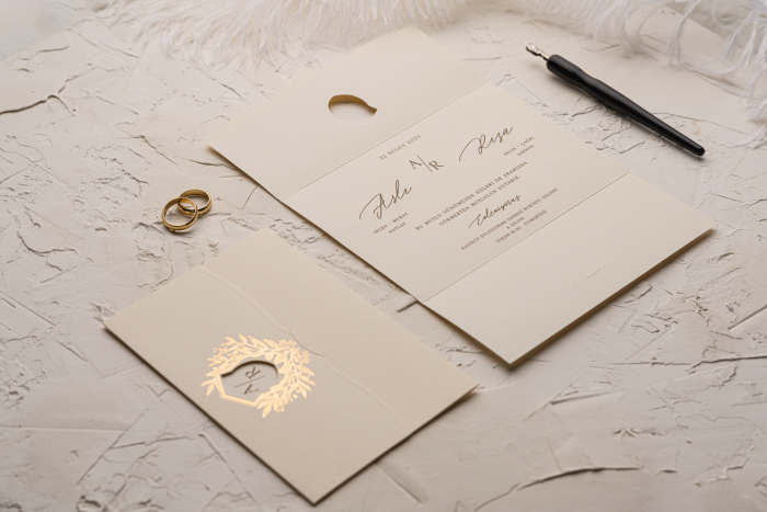 Invitatie de nunta eleganta crem / bej cu decupaj auriu - cod 9158 [2]