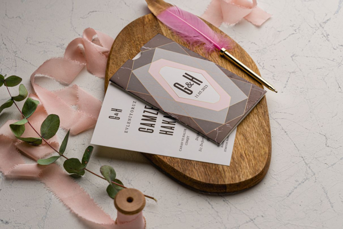 Invitatie de nunta eleganta maro cu model auriu - cod 9159 [3]