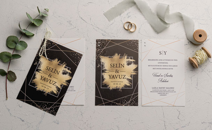 Invitatie de nunta eleganta maro cu model auriu si snur - cod 9189 [2]