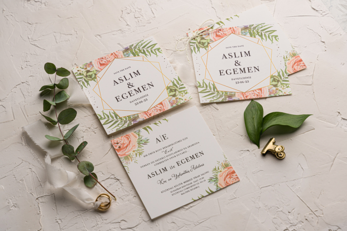 Invitatie de nunta florala verde cu roz si model auriu - cod 9196 [2]