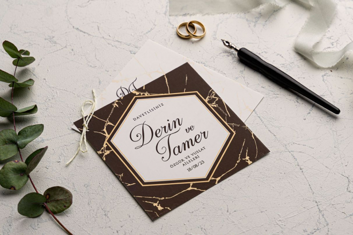 Invitatie de nunta eleganta maro cu model auriu - cod 9197 [2]