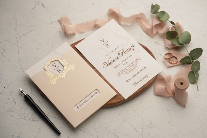 Invitatie de nunta eleganta crem / bej cu decupaj auriu - cod 9198 [3]