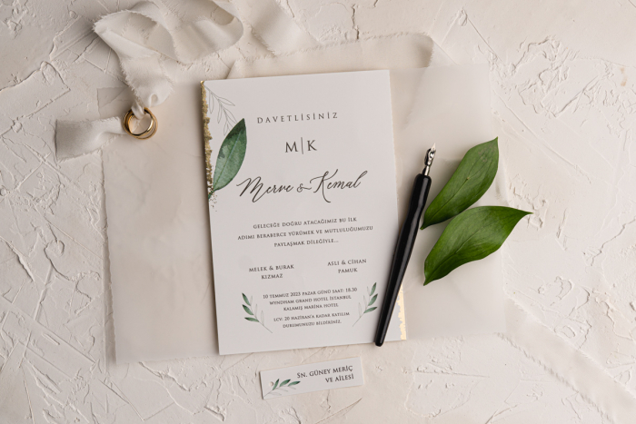 Invitatie de nunta delicata alba cu frunze si model auriu - cod 9206 [2]