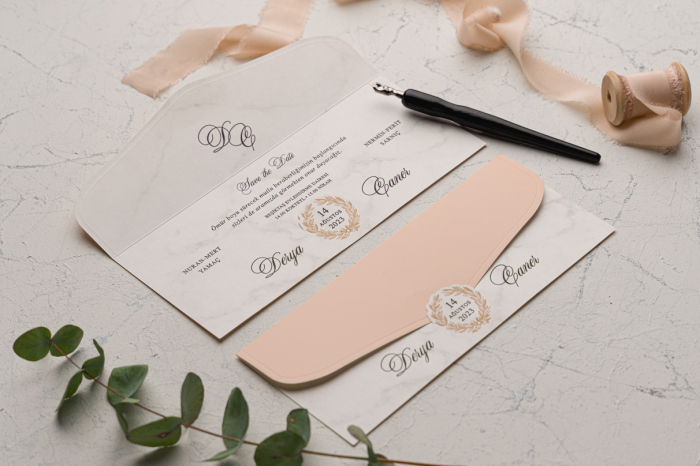 Invitatie de nunta eleganta alba cu roz si model auriu - cod 9224 [2]