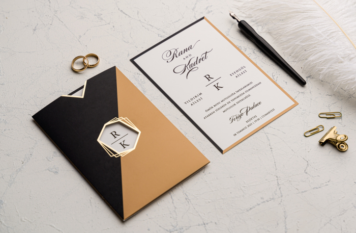 Invitatie de nunta eleganta maro cu negru si decupaj auriu - cod 9226 [2]