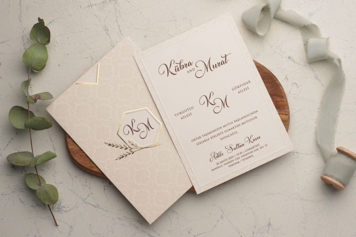Invitatie de nunta eleganta crem / bej cu decupaj auriu si spic - cod 9231 [1]
