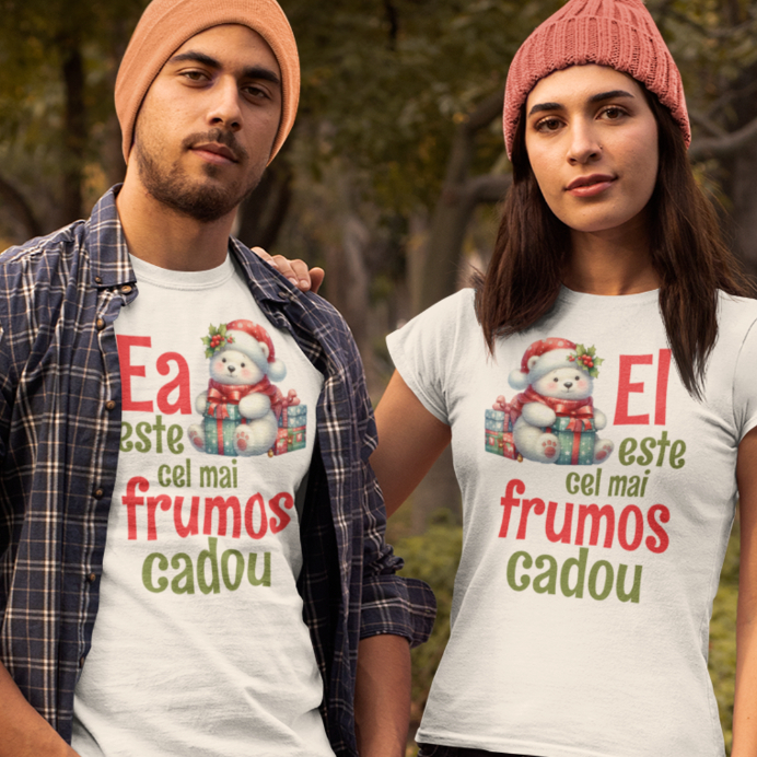 Set 2 Tricouri Cuplu Personalizate Craciun - El Ea este cel mai frumos cadou ursulet   [1]