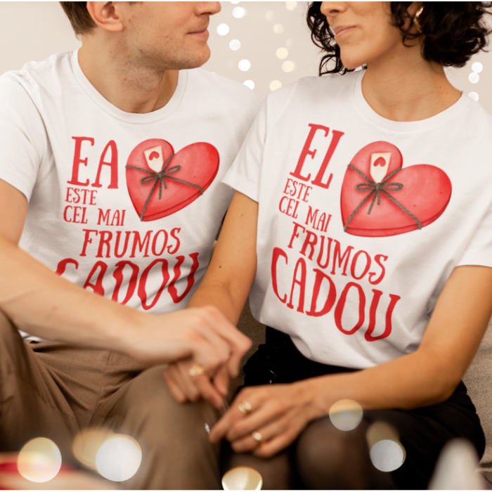 Set 2 Tricouri Cuplu Personalizate - El / Ea e cel mai frumos cadou   [2]