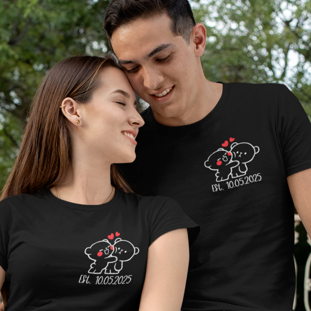 Set 2 Tricouri Personalizate Cuplu - Ursuleti imbratisati mici cu data   [2]